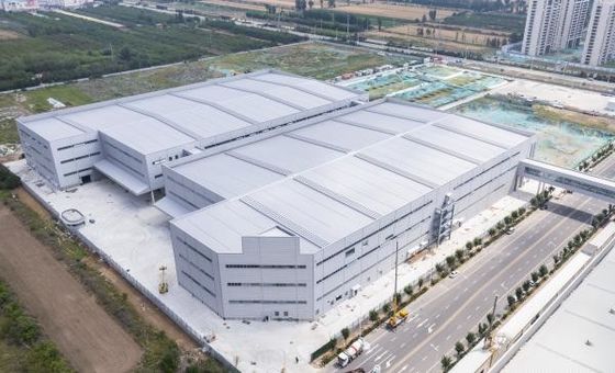 산업 생산을 위한 대규모 철강 구조 작업실